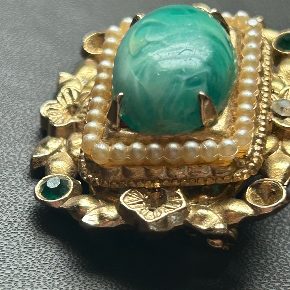 Vintage Green Cabochon Floral Brooch Pearl Halo Gold Tone Statement Estate Glam - Picture 13 of 13